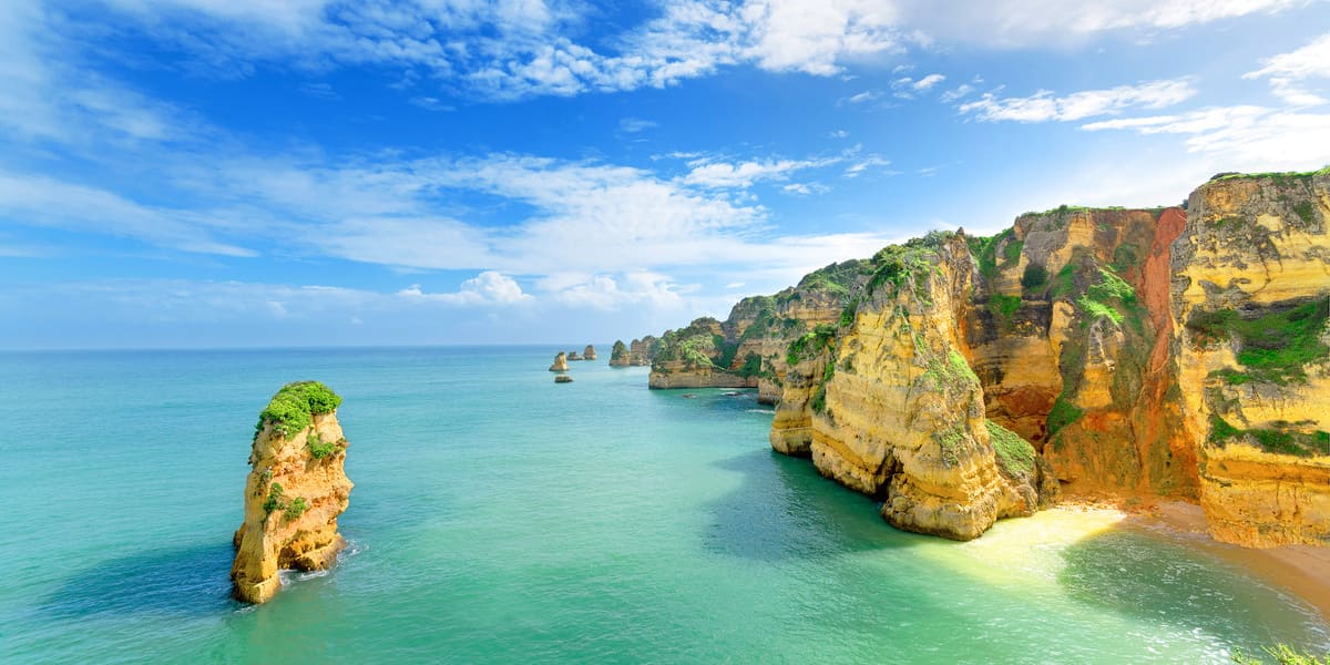 Die Küsten der Algarve in Portugal