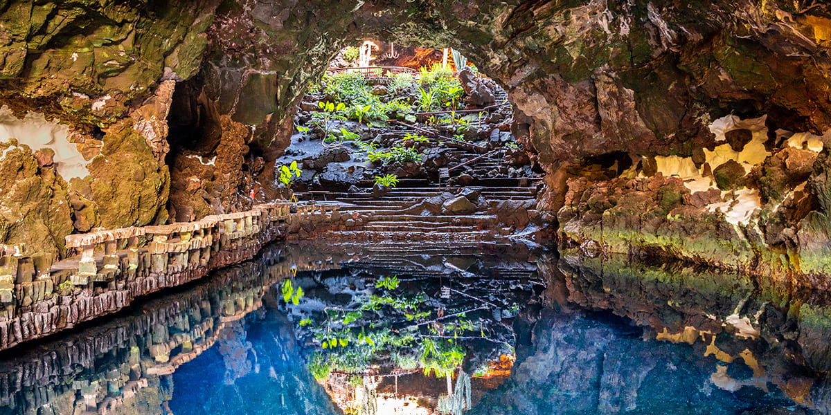 Pauschalreise Lanzarote: Vulkantunnel Jameos del Agua